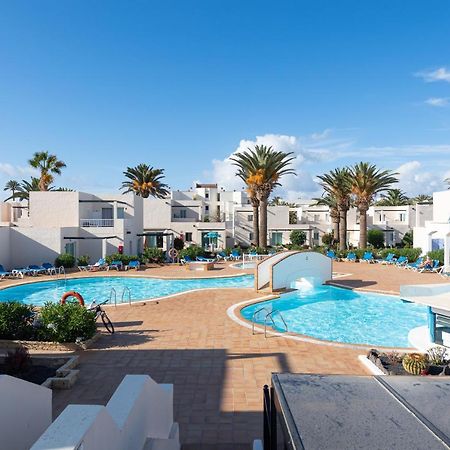 Homeforguest Apartamento Con Terraza Y Piscina En Corralejo Bagian luar foto