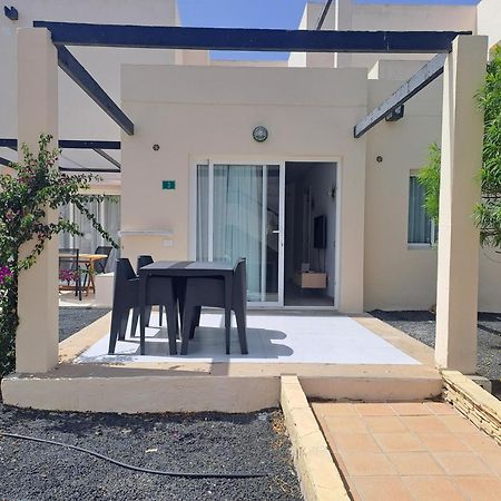 Homeforguest Apartamento Con Terraza Y Piscina En Corralejo Bagian luar foto