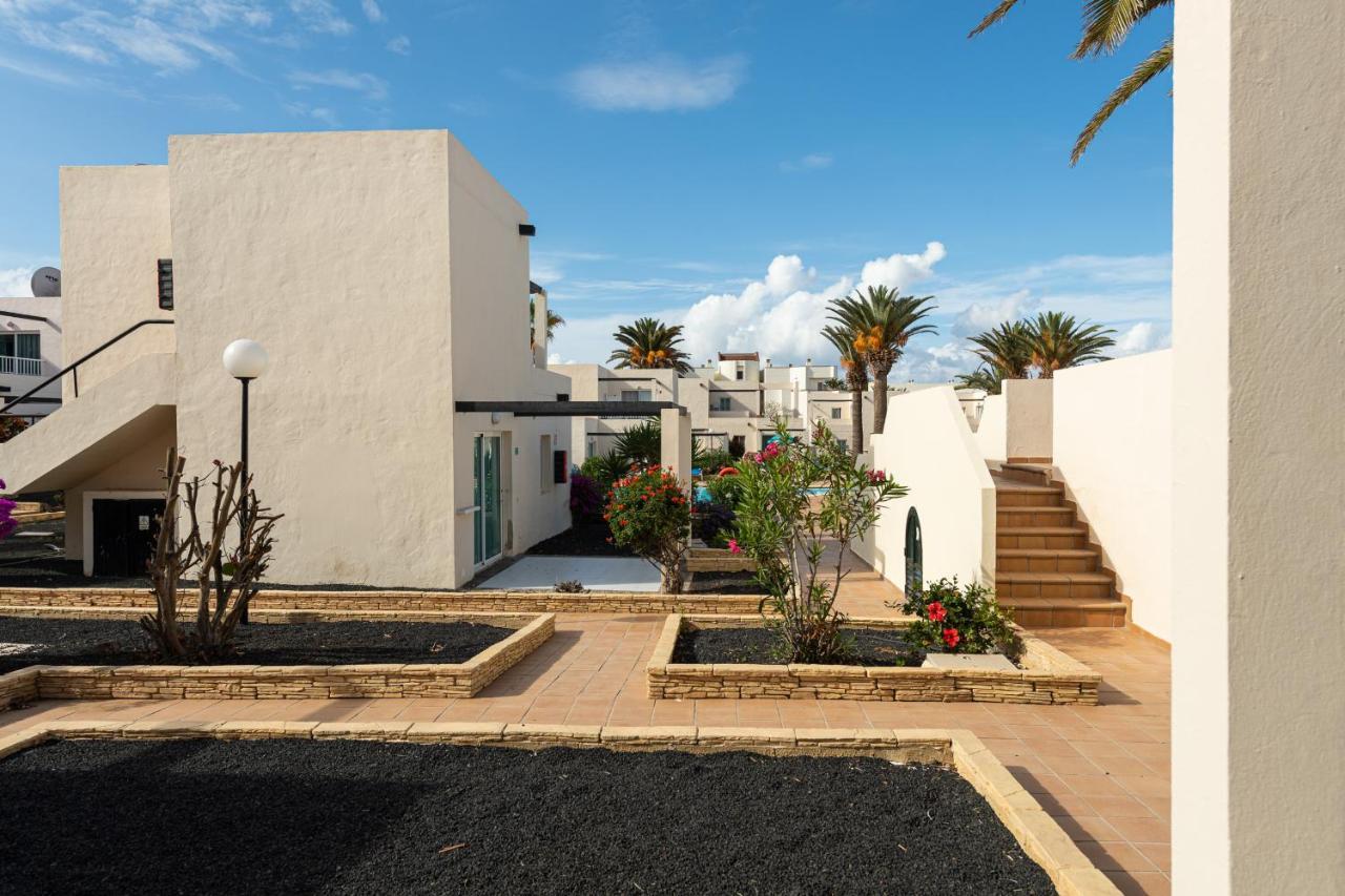Homeforguest Apartamento Con Terraza Y Piscina En Corralejo Bagian luar foto