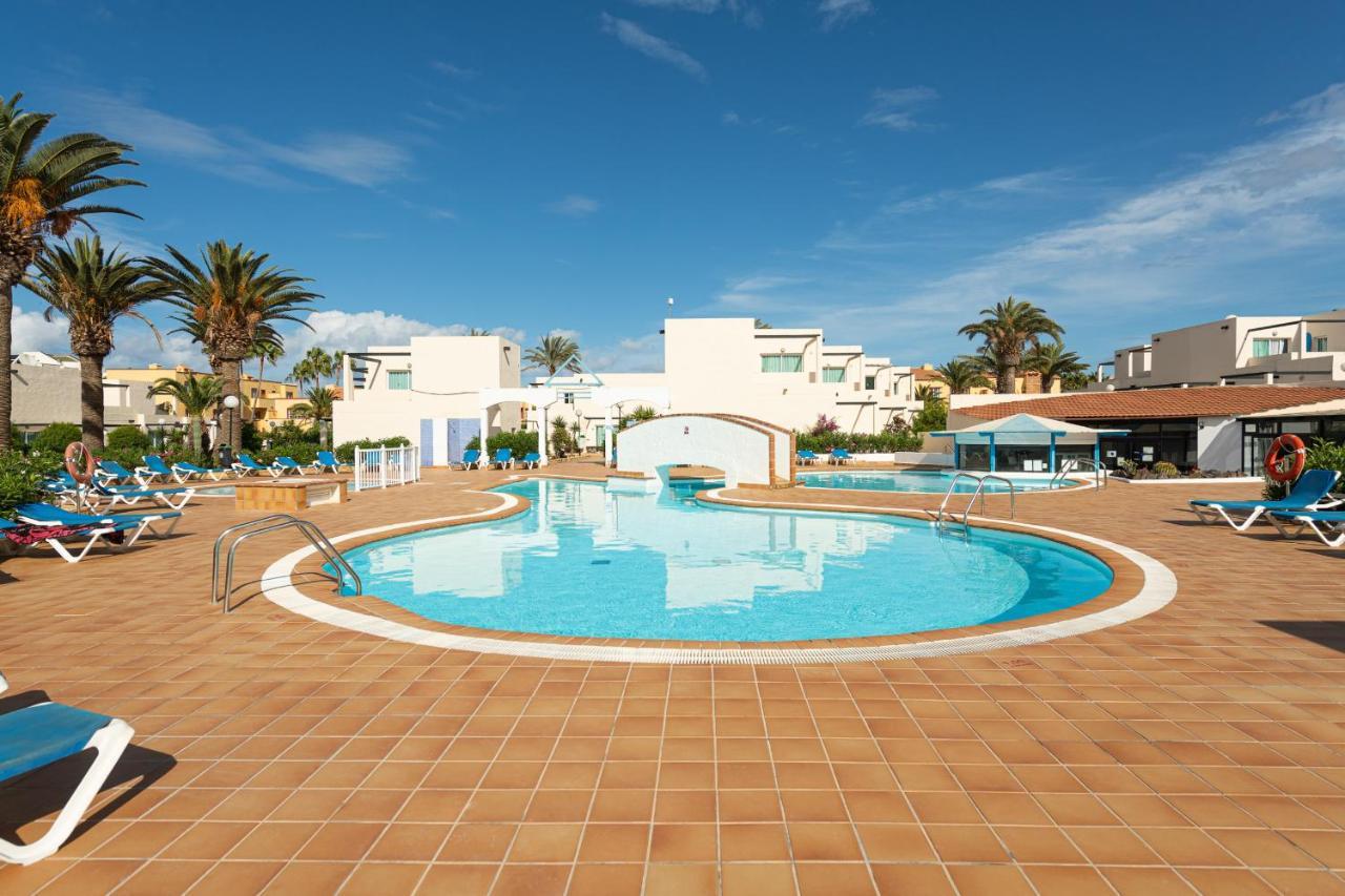 Homeforguest Apartamento Con Terraza Y Piscina En Corralejo Bagian luar foto