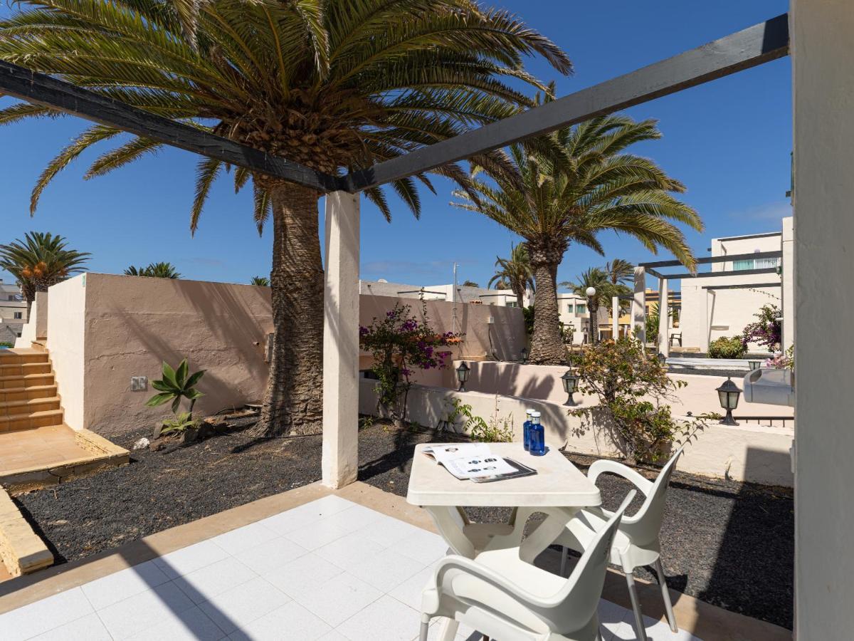 Homeforguest Apartamento Con Terraza Y Piscina En Corralejo Bagian luar foto