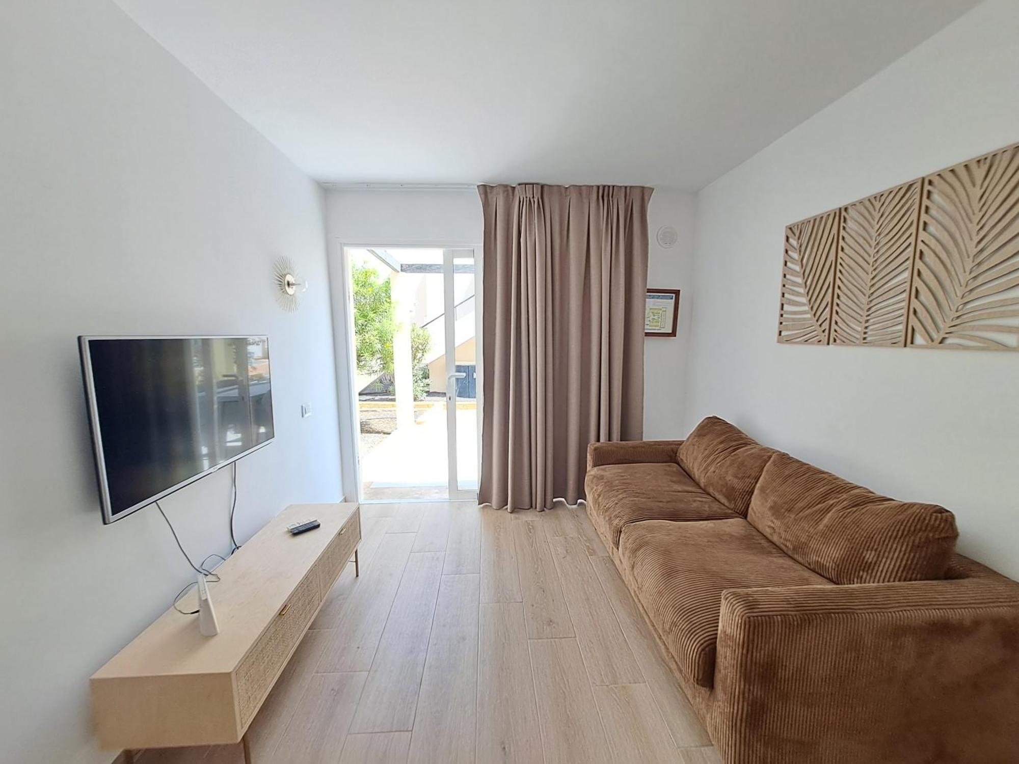 Homeforguest Apartamento Con Terraza Y Piscina En Corralejo Bagian luar foto
