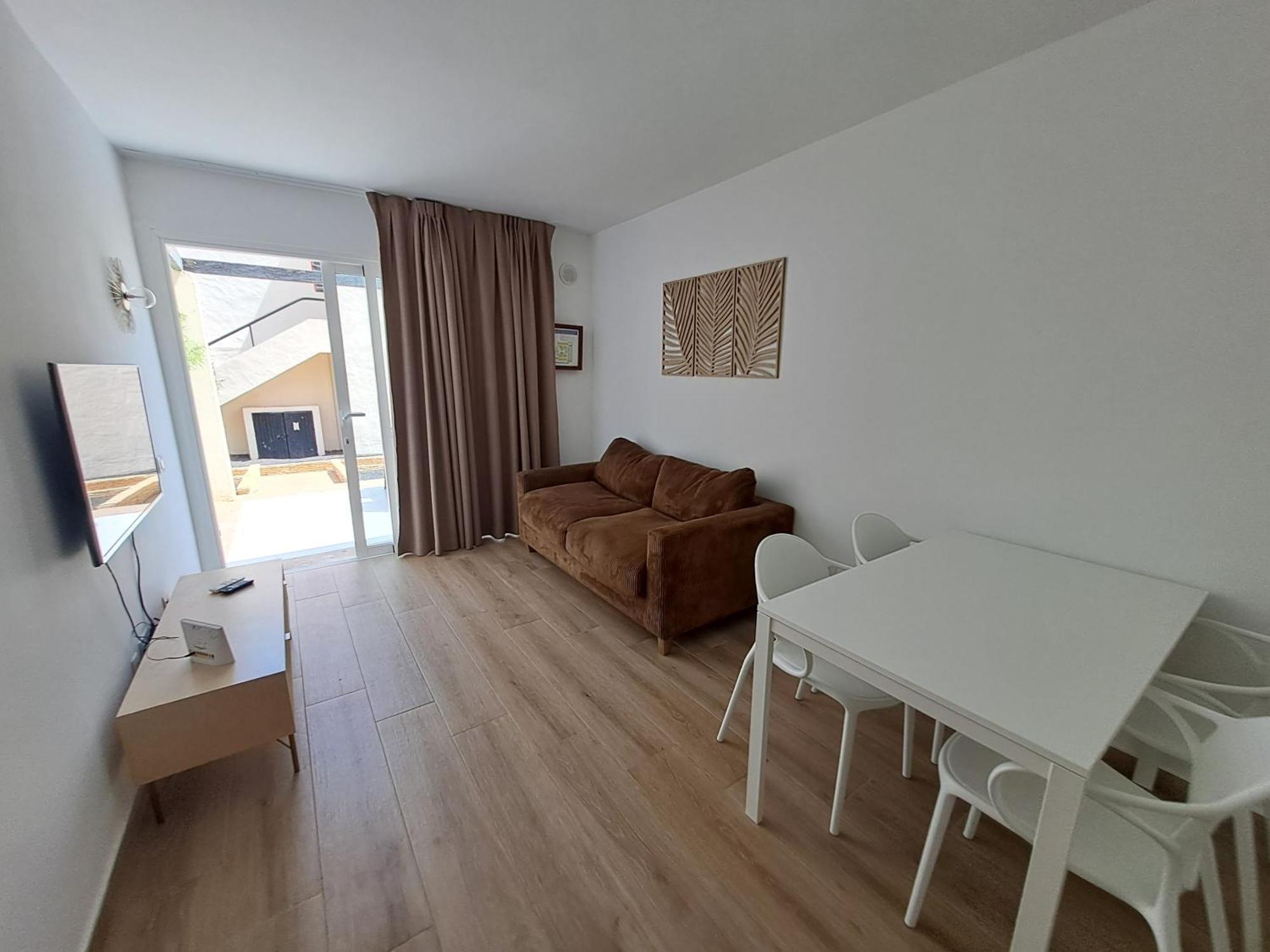 Homeforguest Apartamento Con Terraza Y Piscina En Corralejo Bagian luar foto