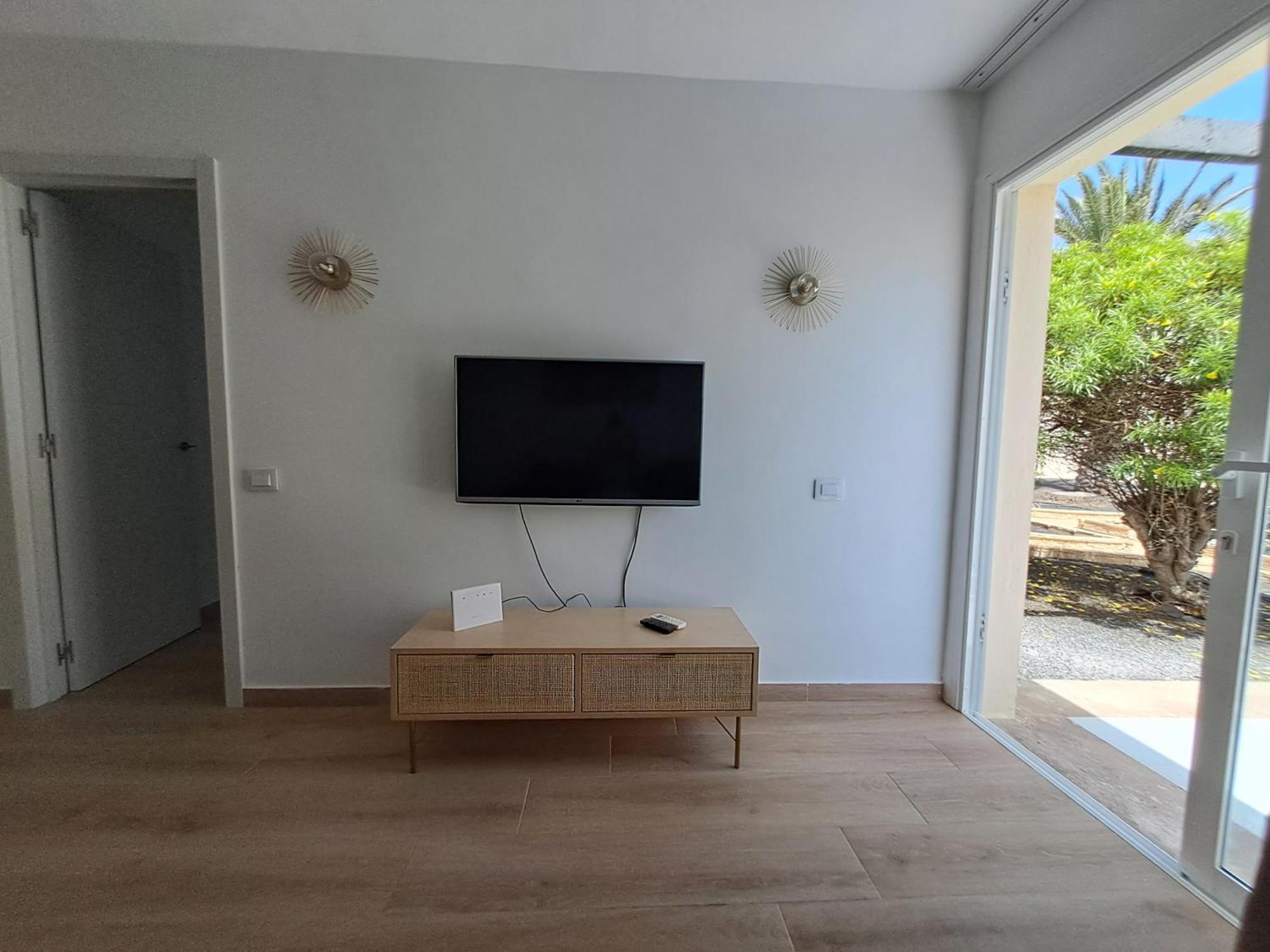 Homeforguest Apartamento Con Terraza Y Piscina En Corralejo Bagian luar foto